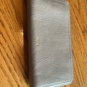 Fossil light gray Leather zip Wallet nwot